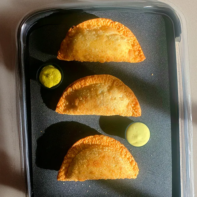 Empanada Pollo y Queso